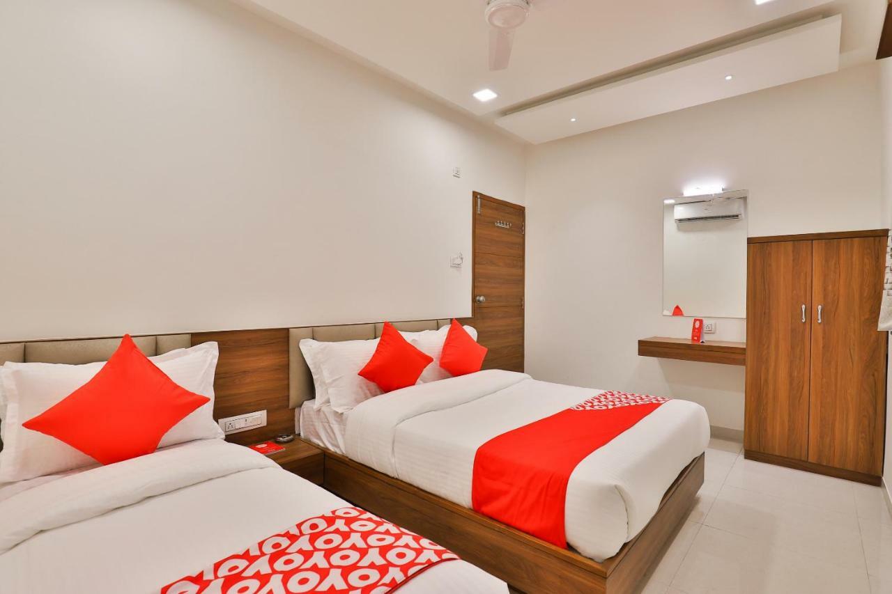 Hotel Oyo 19303 Sungold Ahmedabad