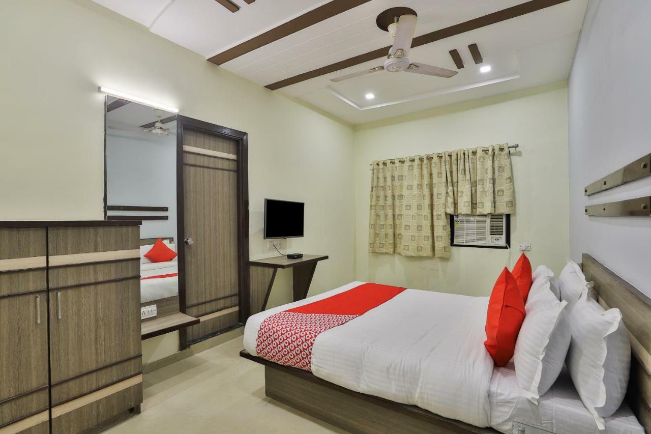 Oyo Flagship 19003 Rudra Mahal Hotel 3*