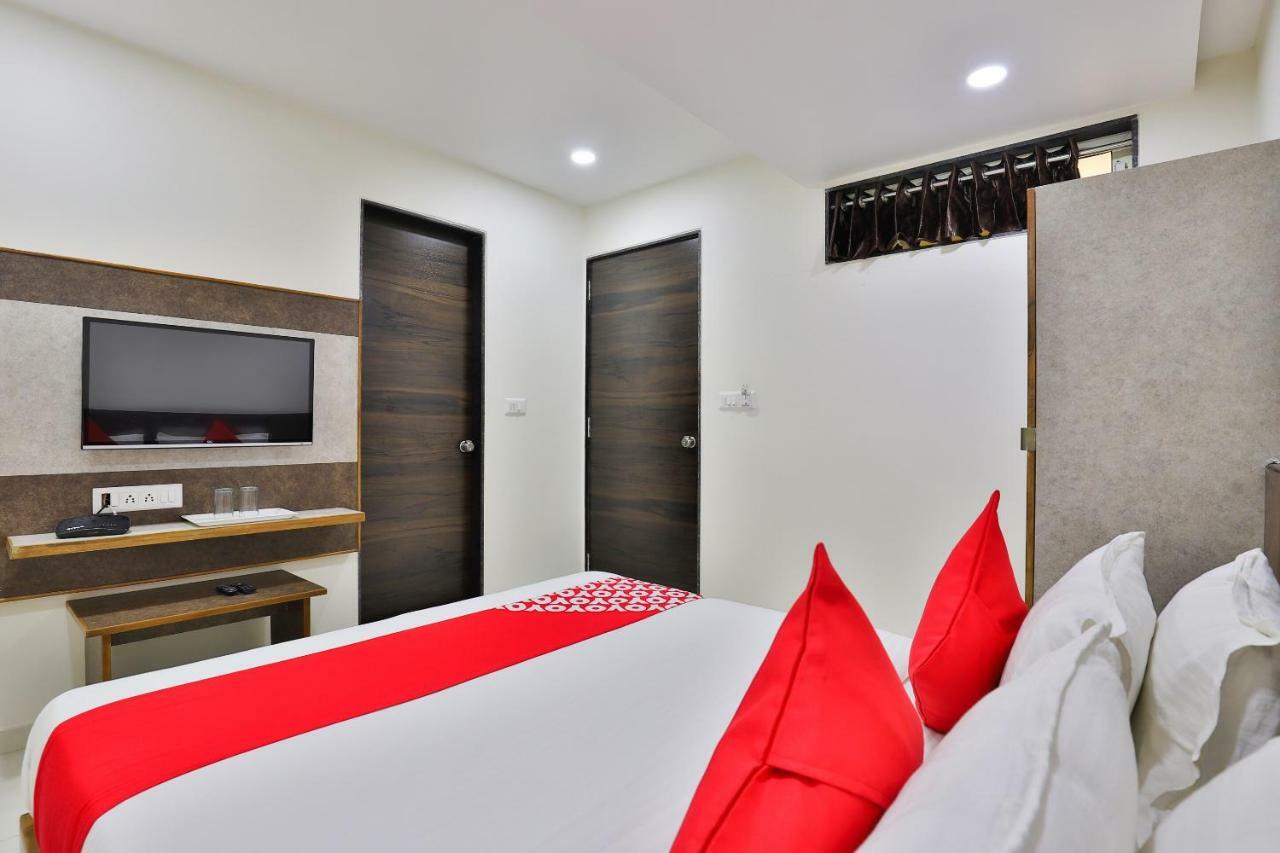 Hotel Oyo 25009 Crystal