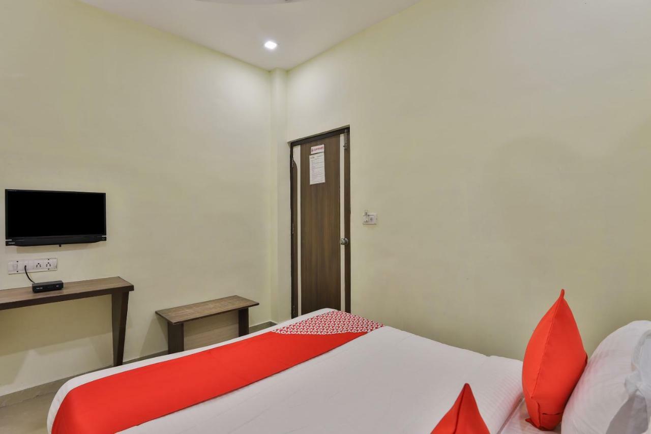 Oyo Flagship 19003 Rudra Mahal Hotel 3*