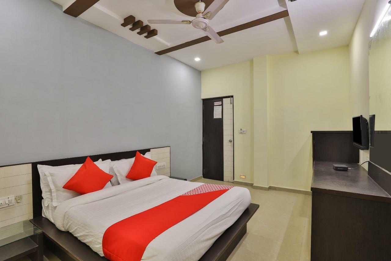 Oyo Flagship 19003 Rudra Mahal Hotel 3*