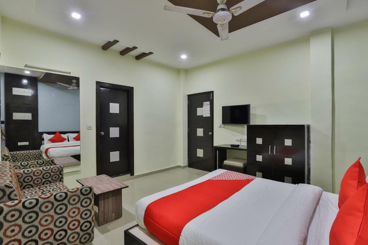 Oyo Flagship 19003 Rudra Mahal Ahmedabad
