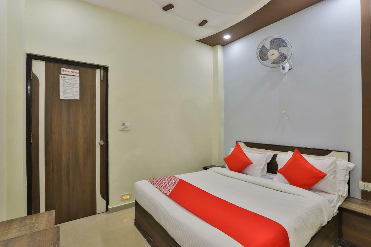 Oyo Flagship 19003 Rudra Mahal Ahmedabad