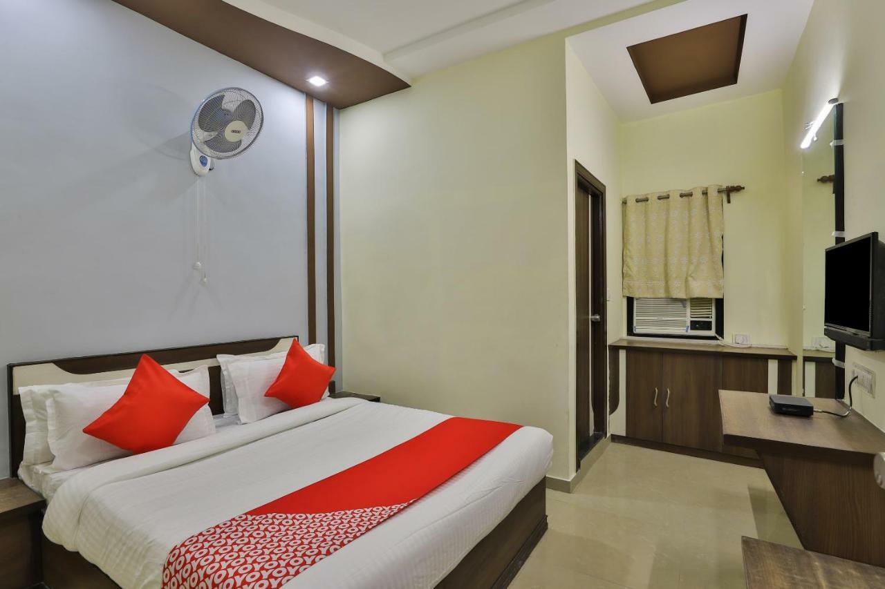 Oyo Flagship 19003 Rudra Mahal Ahmedabad