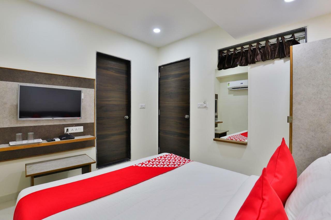 Hotel Oyo 25009 Crystal Ahmedabad