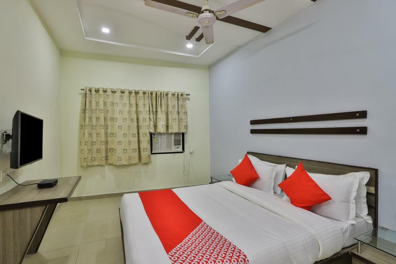 Oyo Flagship 19003 Rudra Mahal Hotel Ahmedabad