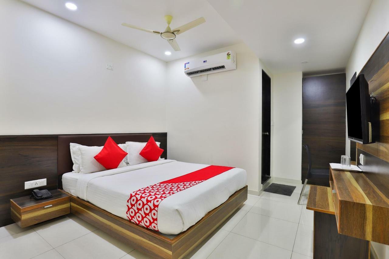 Hotel Oyo 25009 Crystal