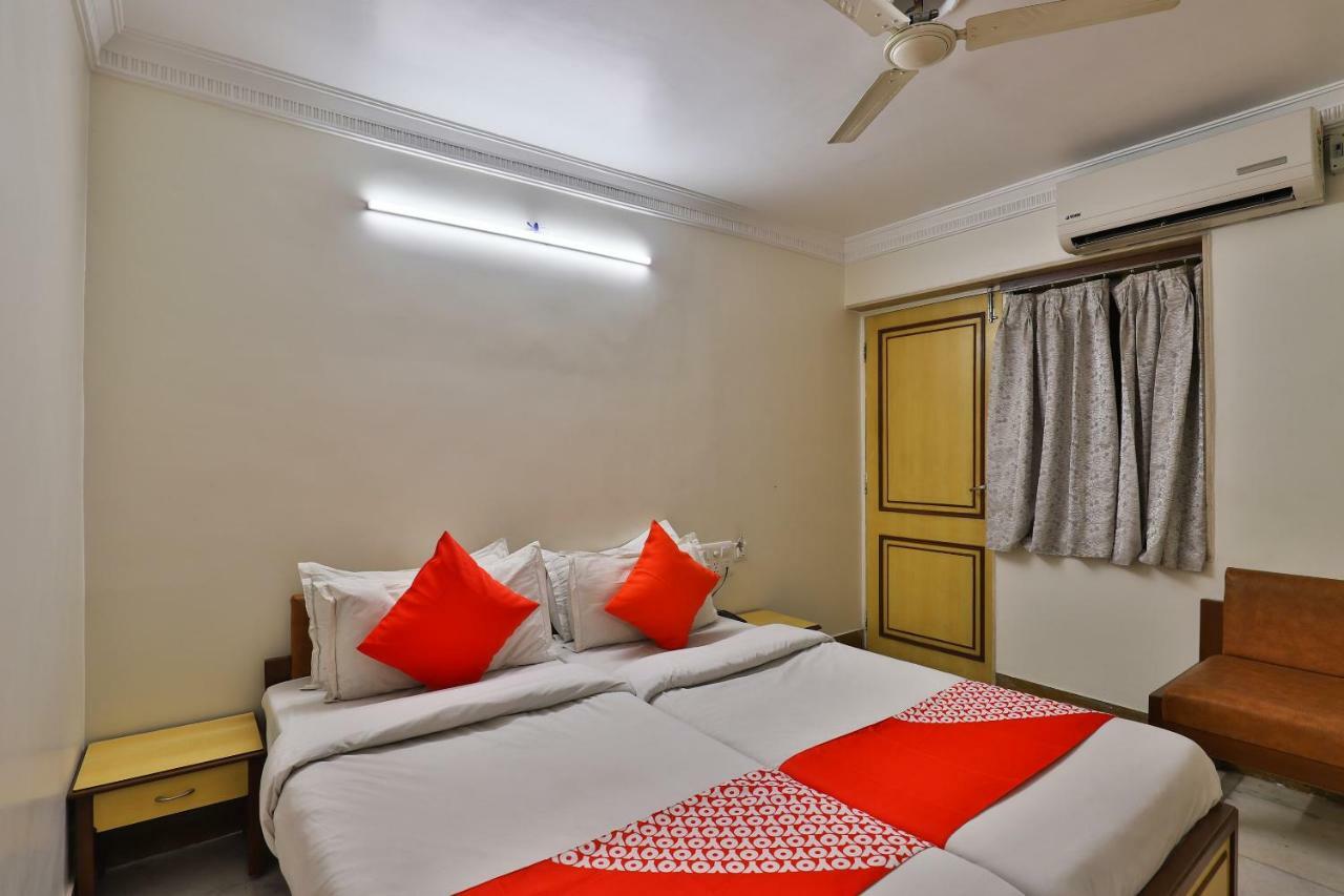Oyo 28667 Moti Mahal Ahmedabad
