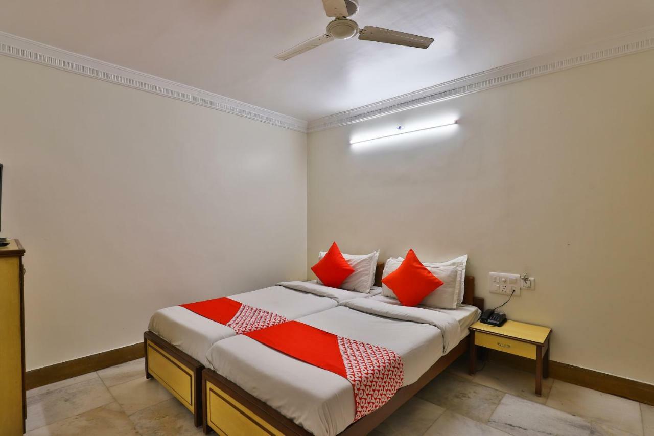 Oyo 28667 Moti Mahal Hotel