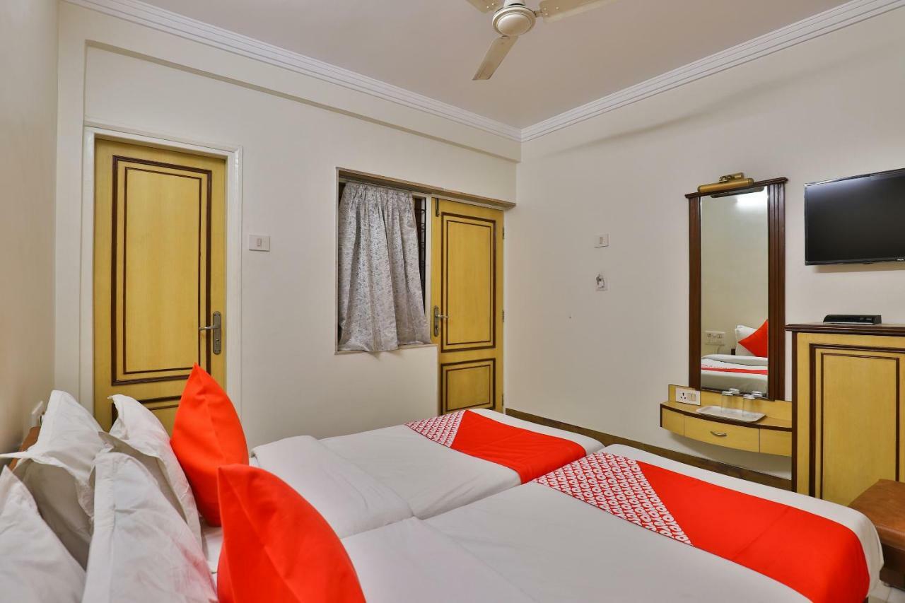 Oyo 28667 Moti Mahal Hotel 3*