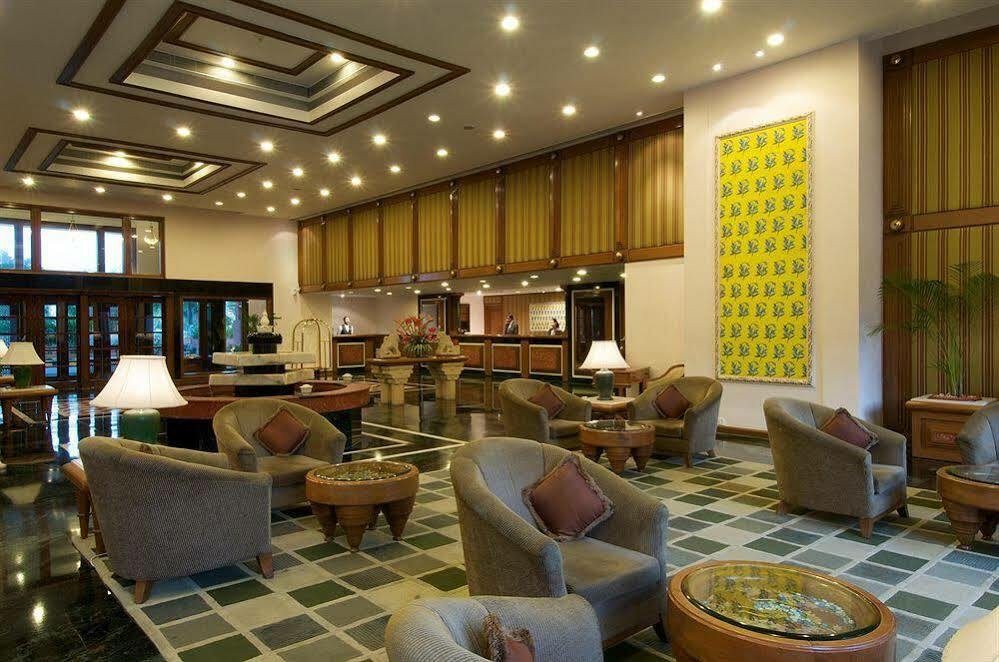 Hotel The Ummed Airport 5*