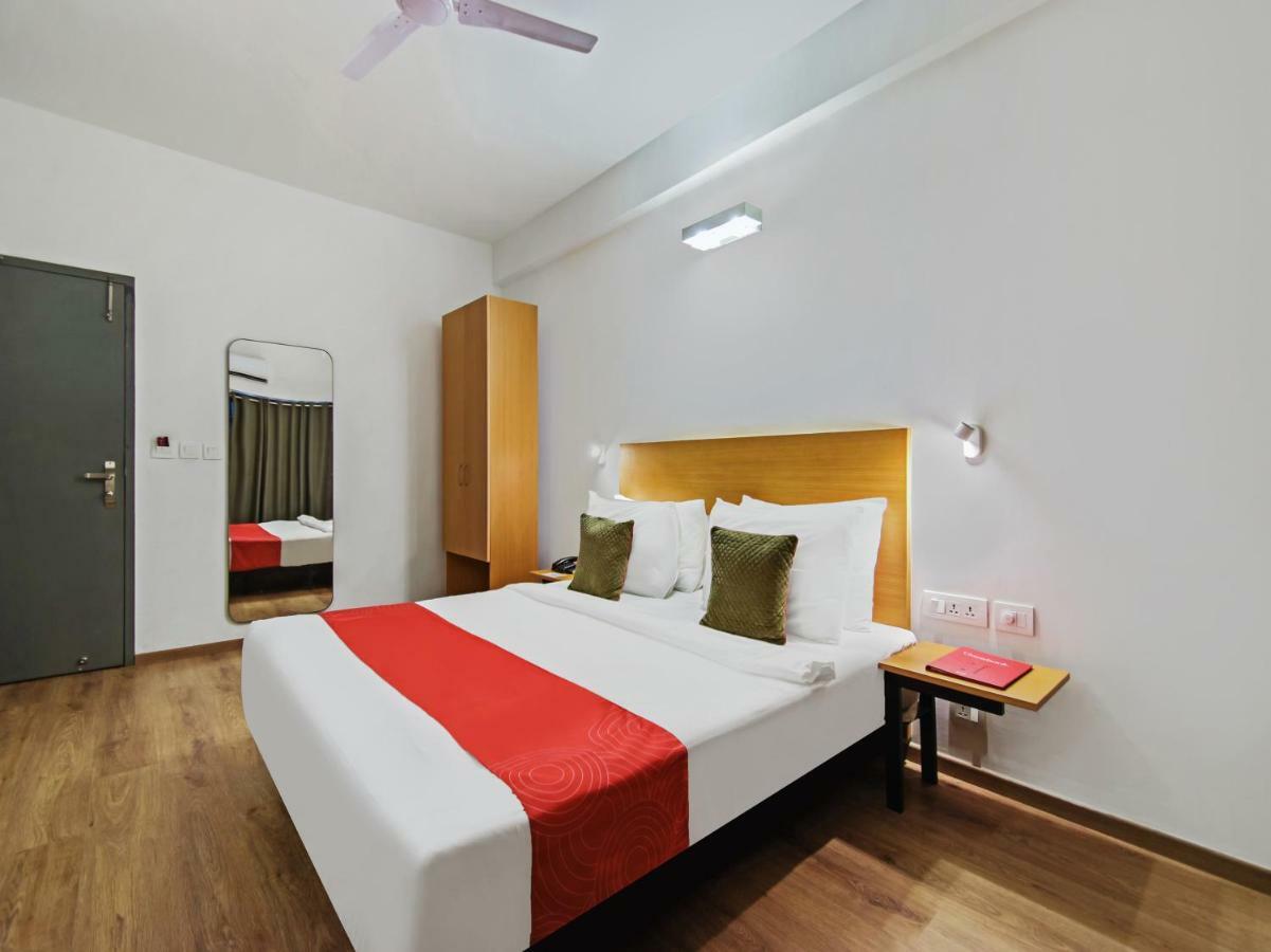 Oyo Townhouse 30 Ashram Road Hotel Ahmedabad