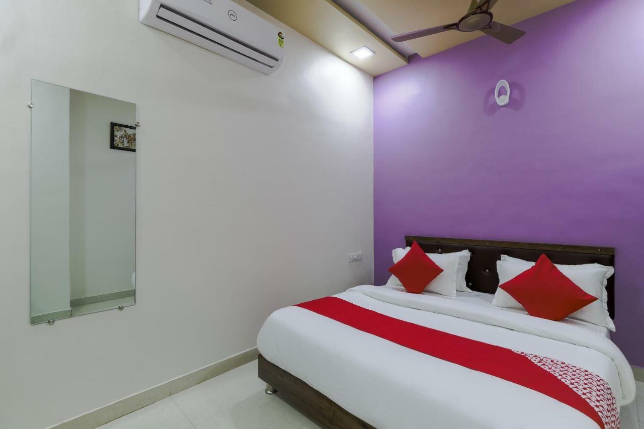 Oyo 49056 Anjali Ahmedabad