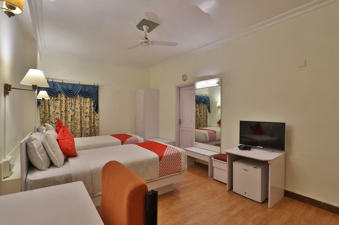 Oyo 2308 Crown Hotel