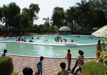 Hotel Greenwoods & 3*