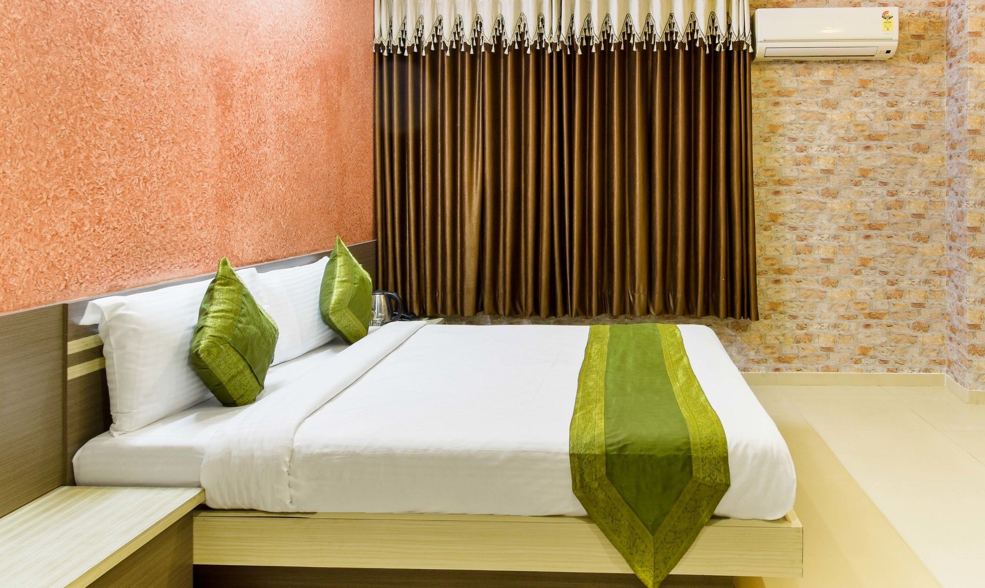 Treebo Sun Star Hotel 3*