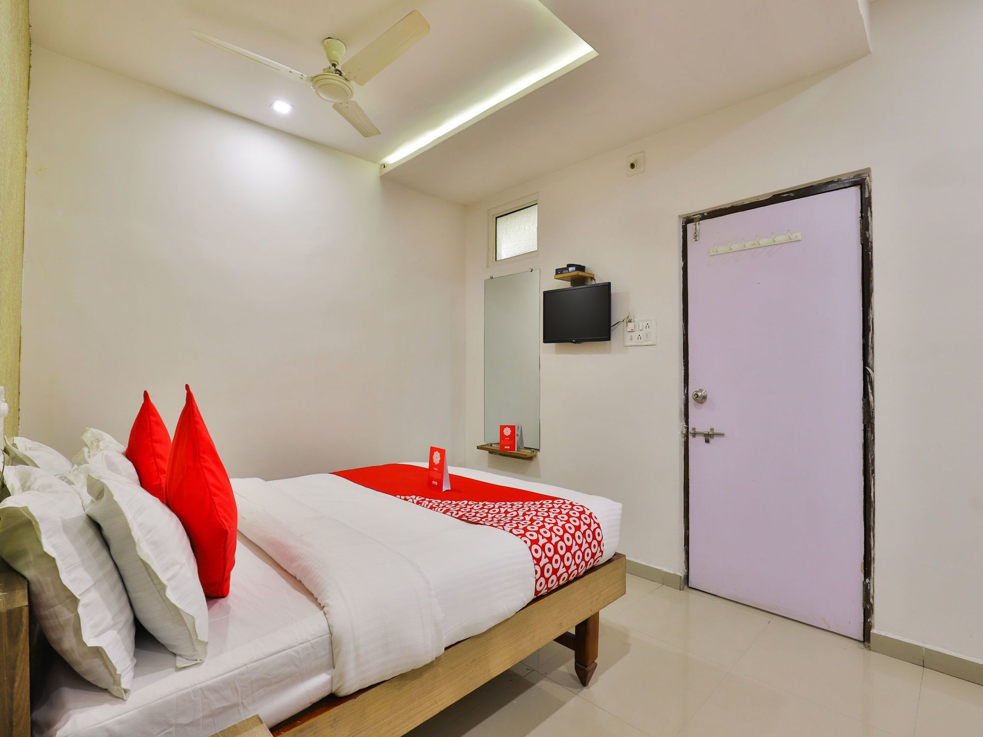 Oyo 15509 Shreenath Hotel
