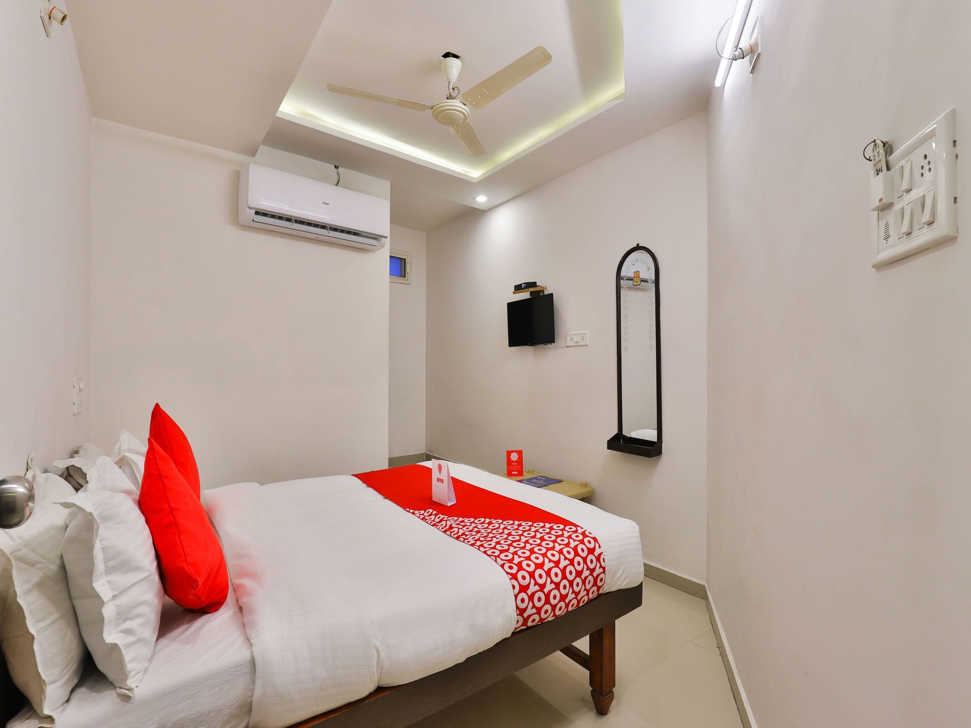 Hotel Oyo 15509 Shreenath Ahmedabad