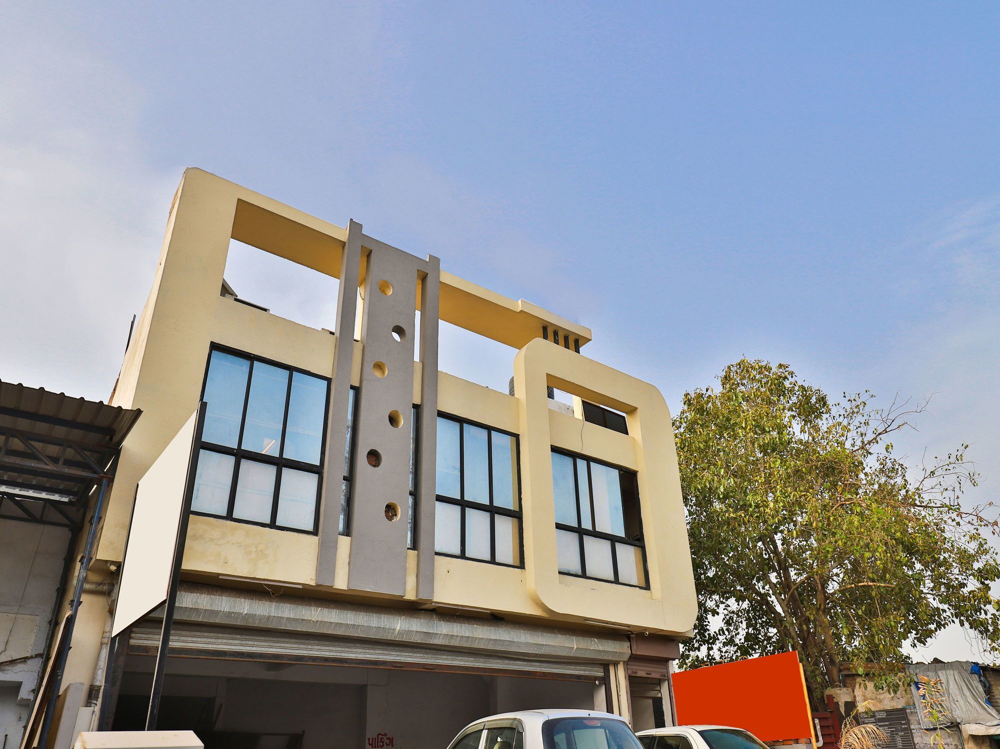 Oyo 15509 Shreenath Hotel Ahmedabad