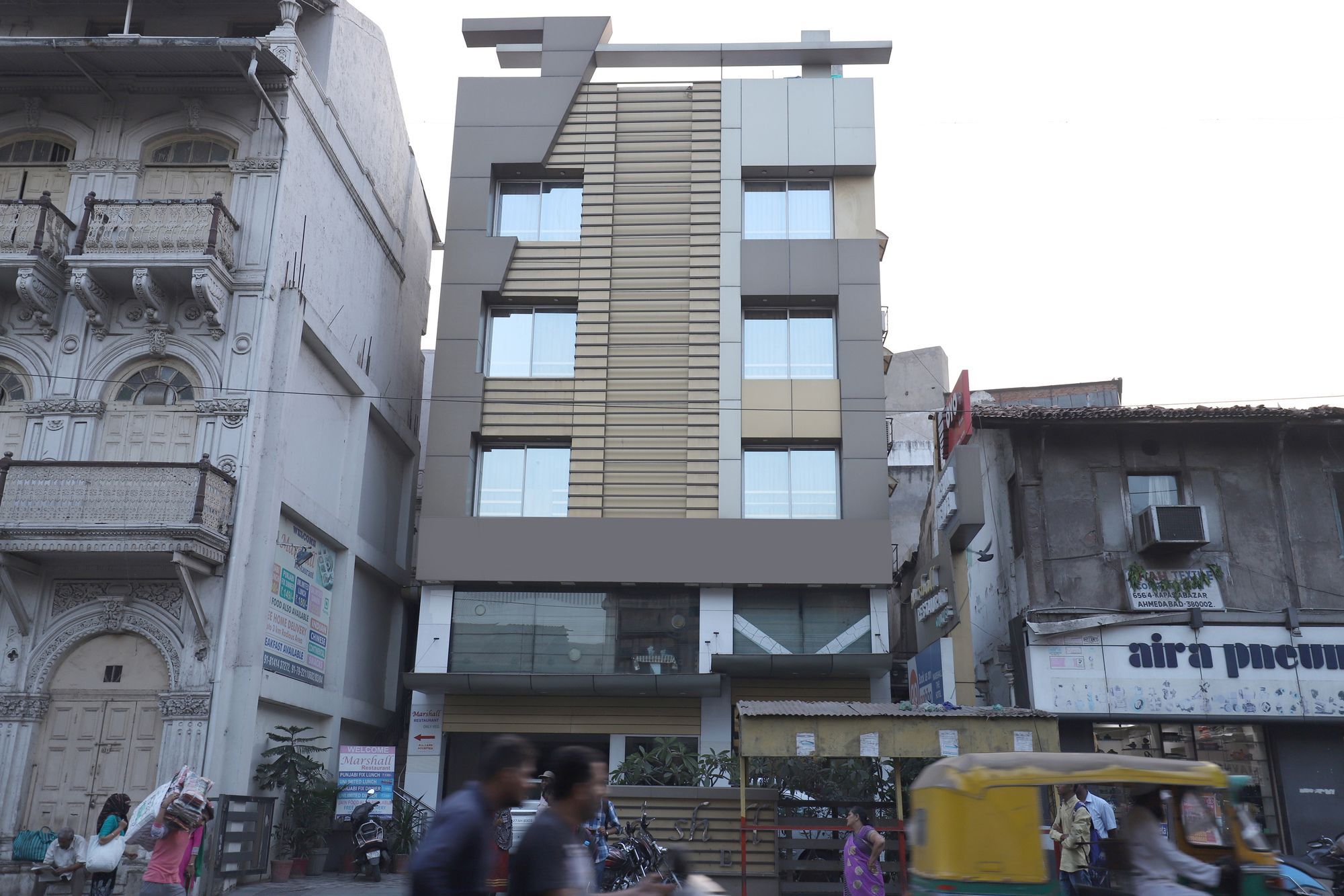 Capital O 978 Marshall The 2* Ahmedabad