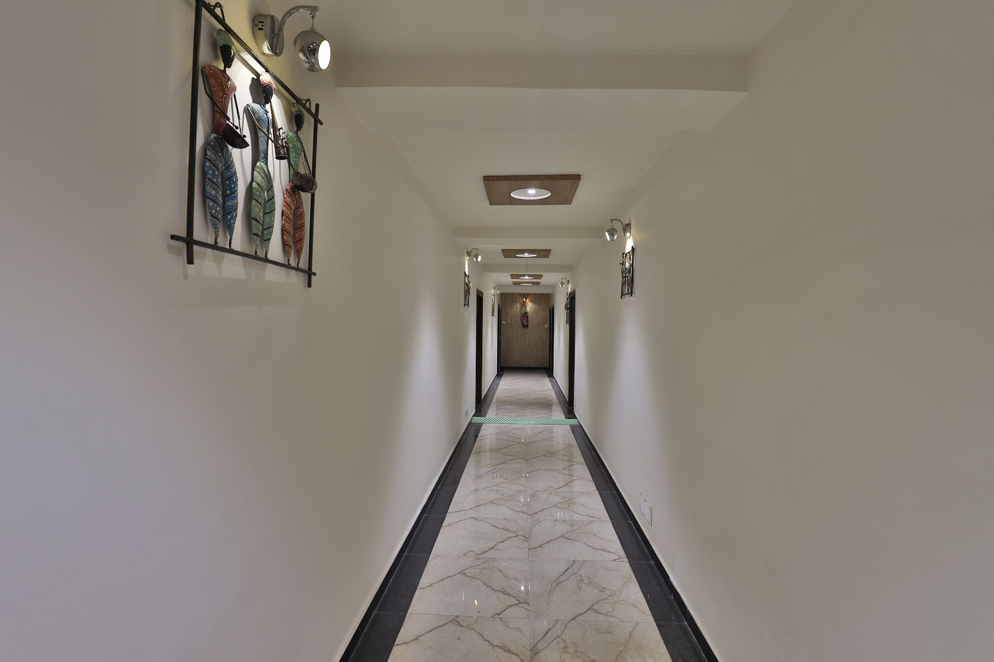 Oyo 11557 Maharaja Palace Ahmedabad