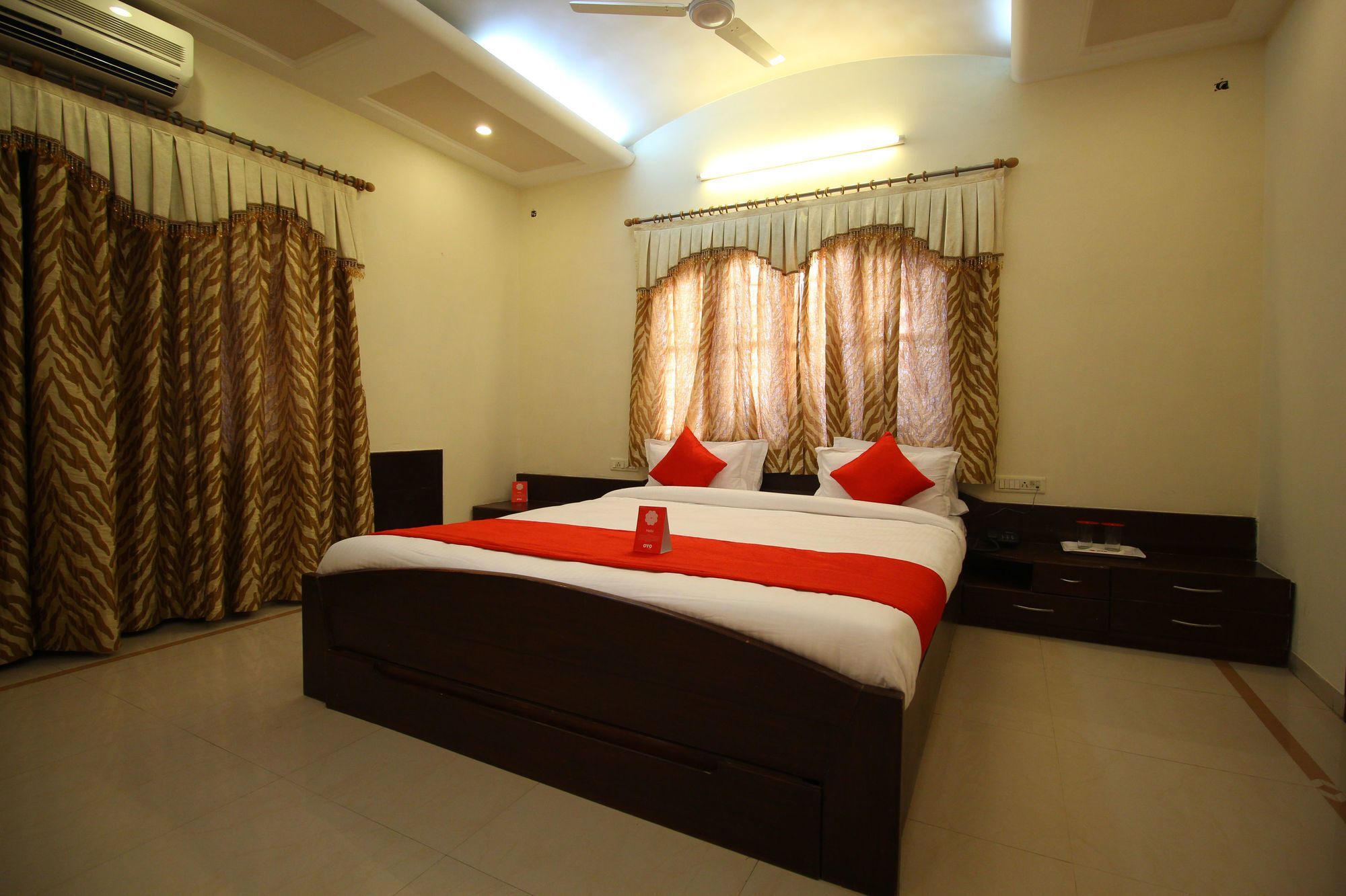 Oyo 8949 Atman Hotel Ahmedabad