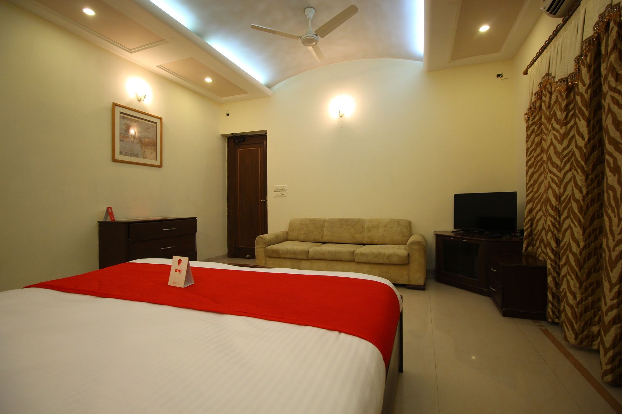 Hotel Oyo 8949 Atman