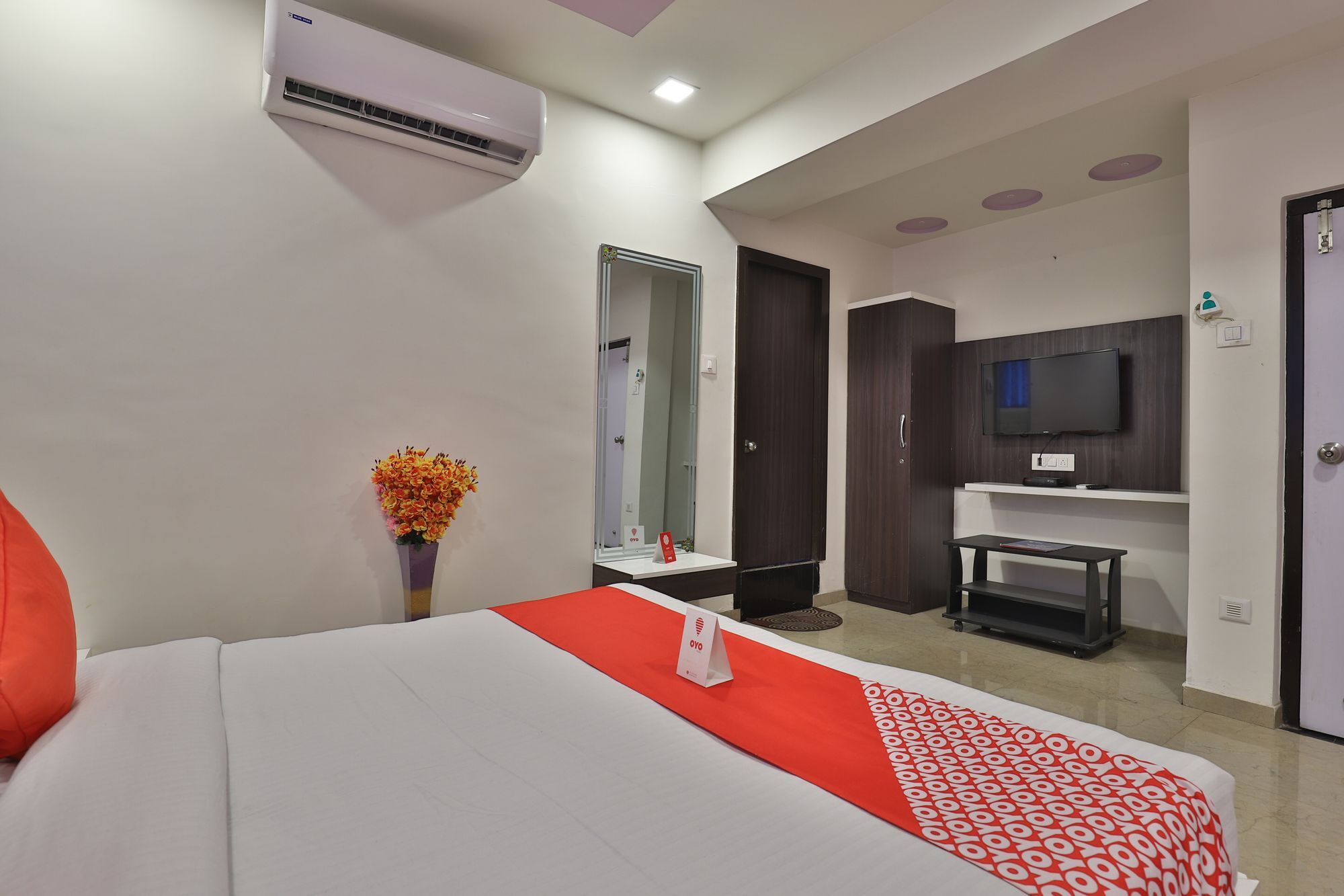 Hotel Oyo 11557 Maharaja Palace Ahmedabad