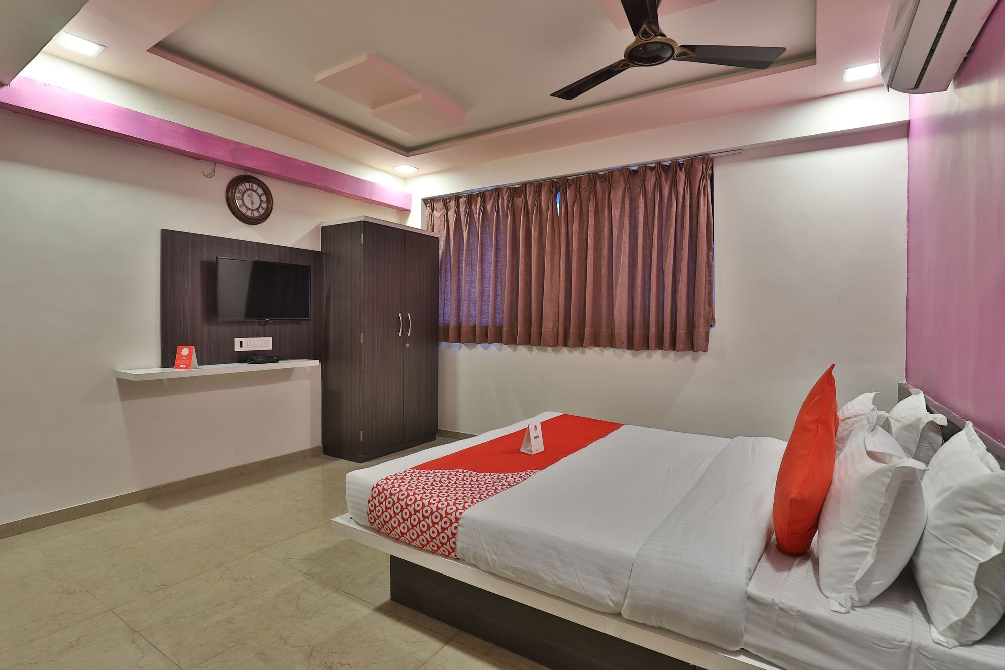 Oyo 11557 Maharaja Palace Hotel