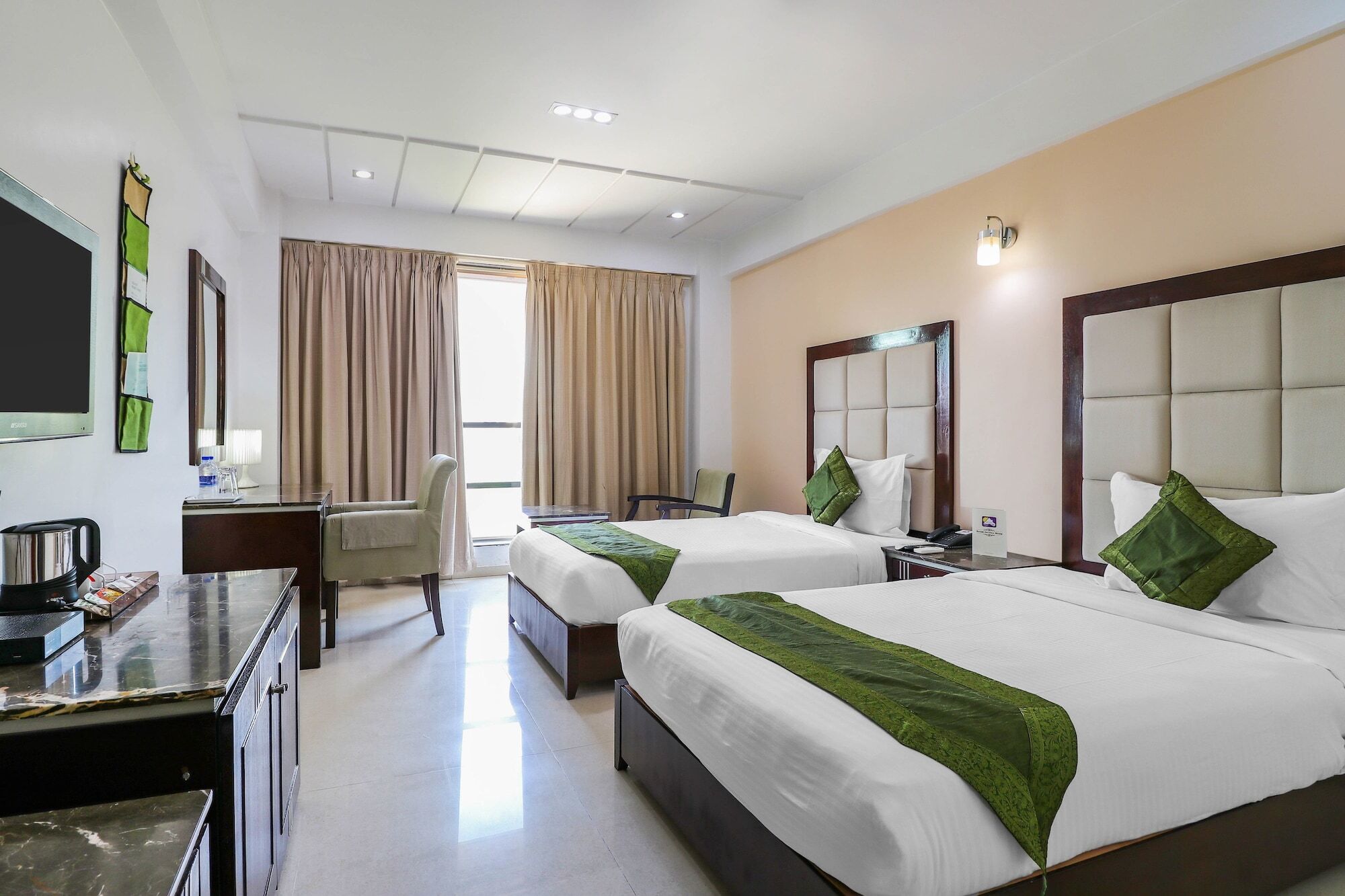 Brooks Regal Hotel 3*