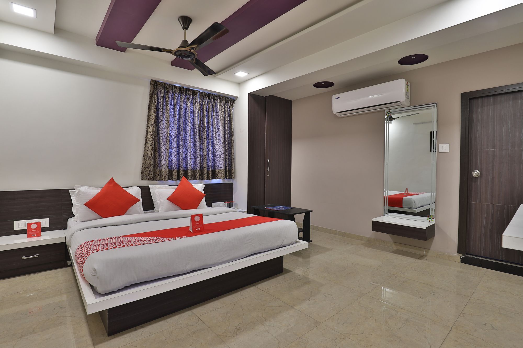 Oyo 11557 Maharaja Palace Hotel Ahmedabad