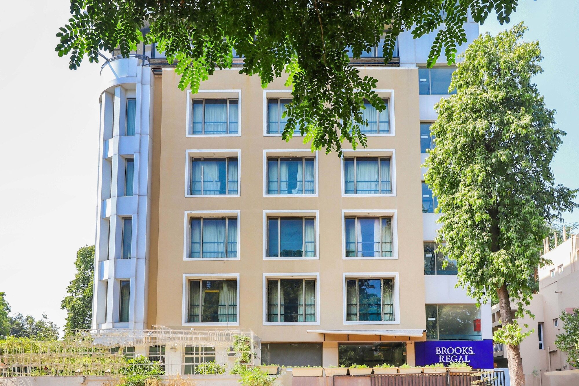 Hotel Brooks Regal Ahmedabad