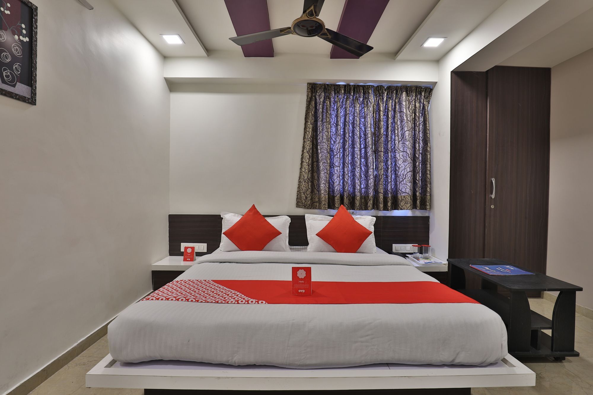 Hotel Oyo 11557 Maharaja Palace
