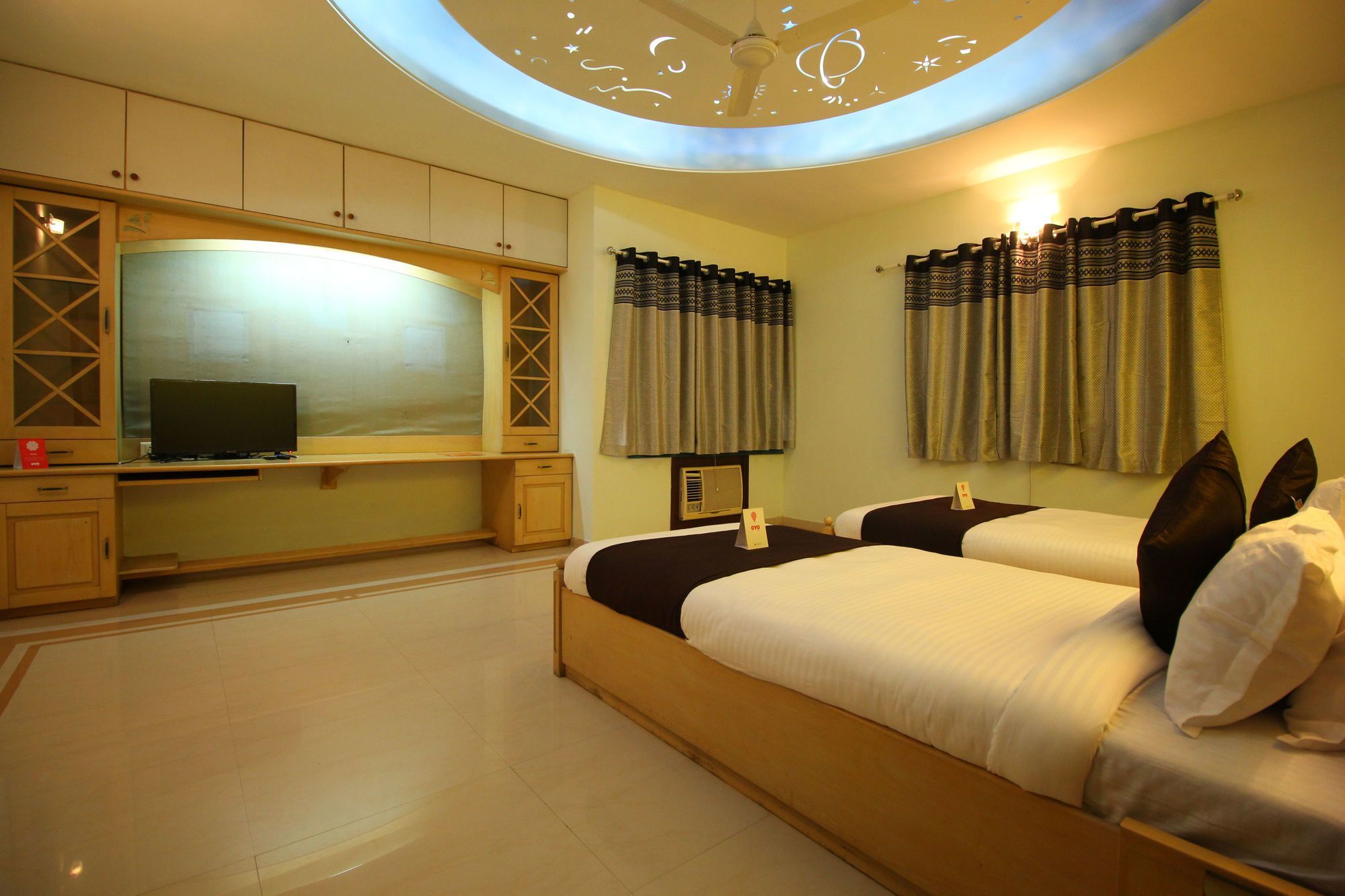Hotel Oyo 8949 Atman