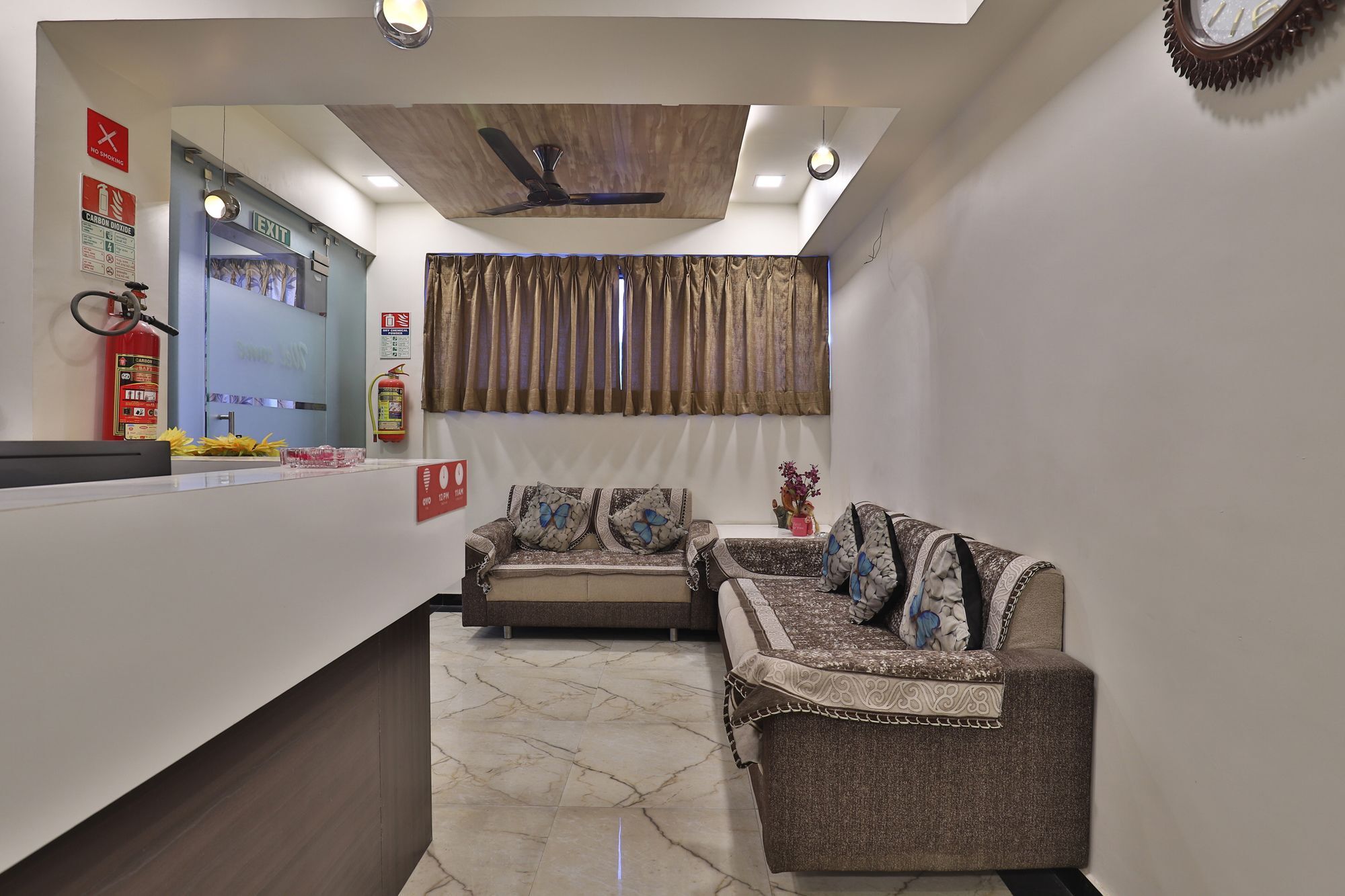 Oyo 11557 Maharaja Palace Ahmedabad