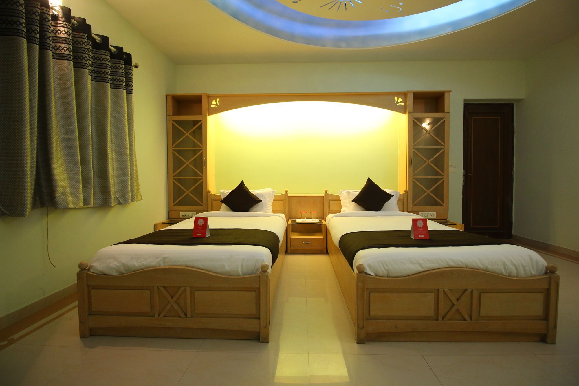 Hotel Oyo 8949 Atman