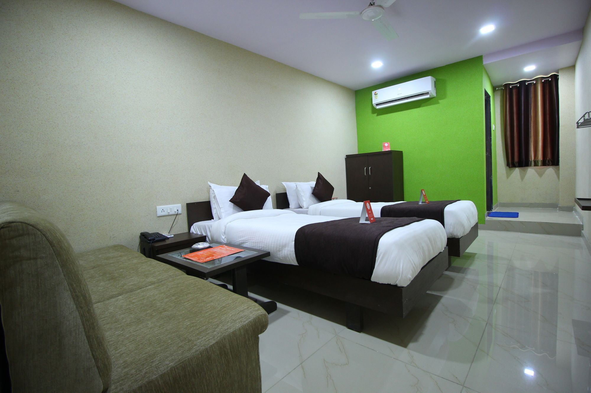 Hotel Vaccinated Staff- Oyo 8692 Vibrant Regency