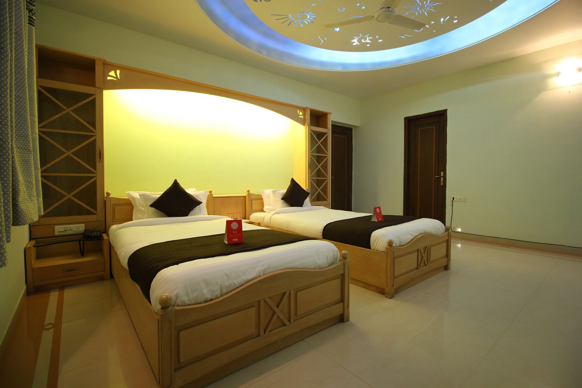 Oyo 8949 Atman Hotel 3*