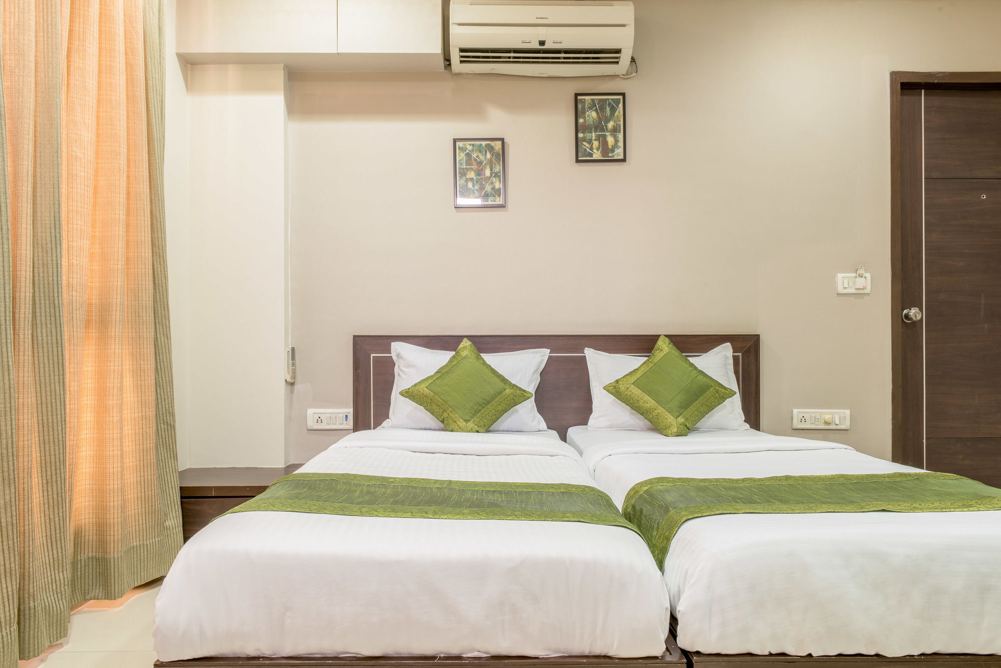 Hotel Treebo Trend Shrimad Residency
