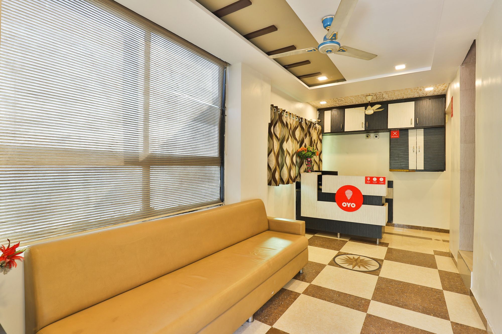 Oyo 11450 Balaji Hotel Ahmedabad