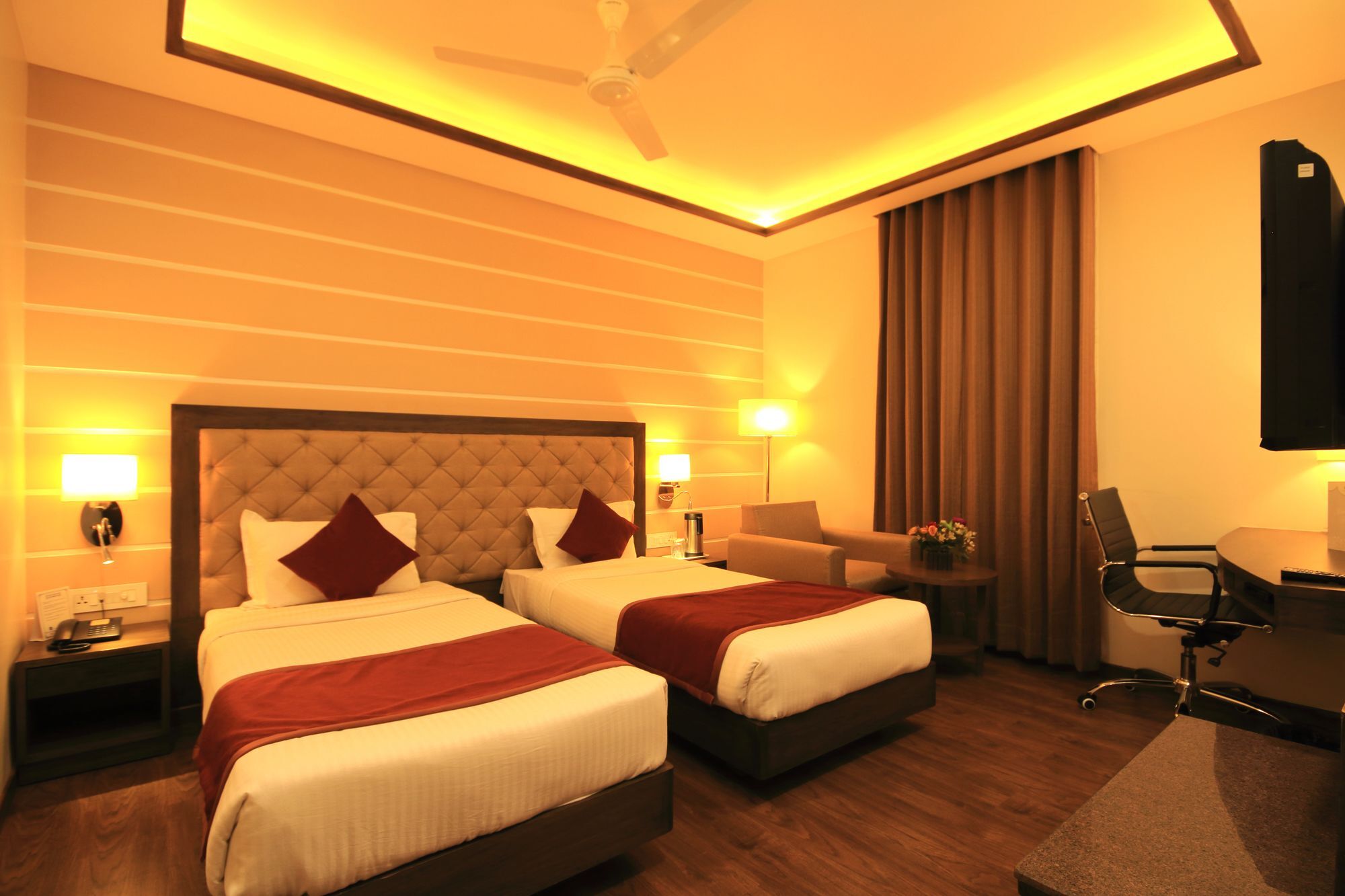 Hotel Naeeka 3*