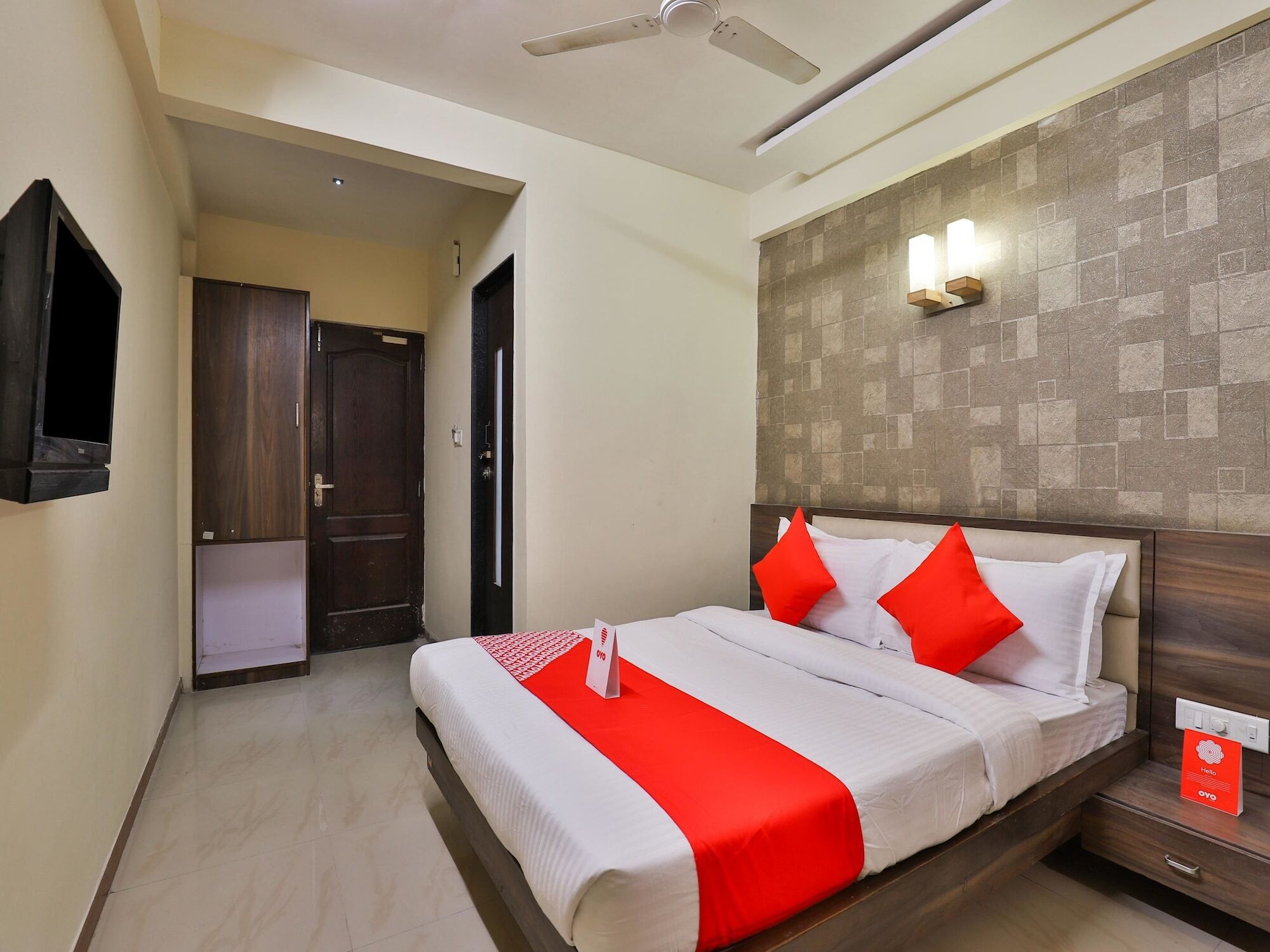 Hotel Oyo 16849 Arya Corporate