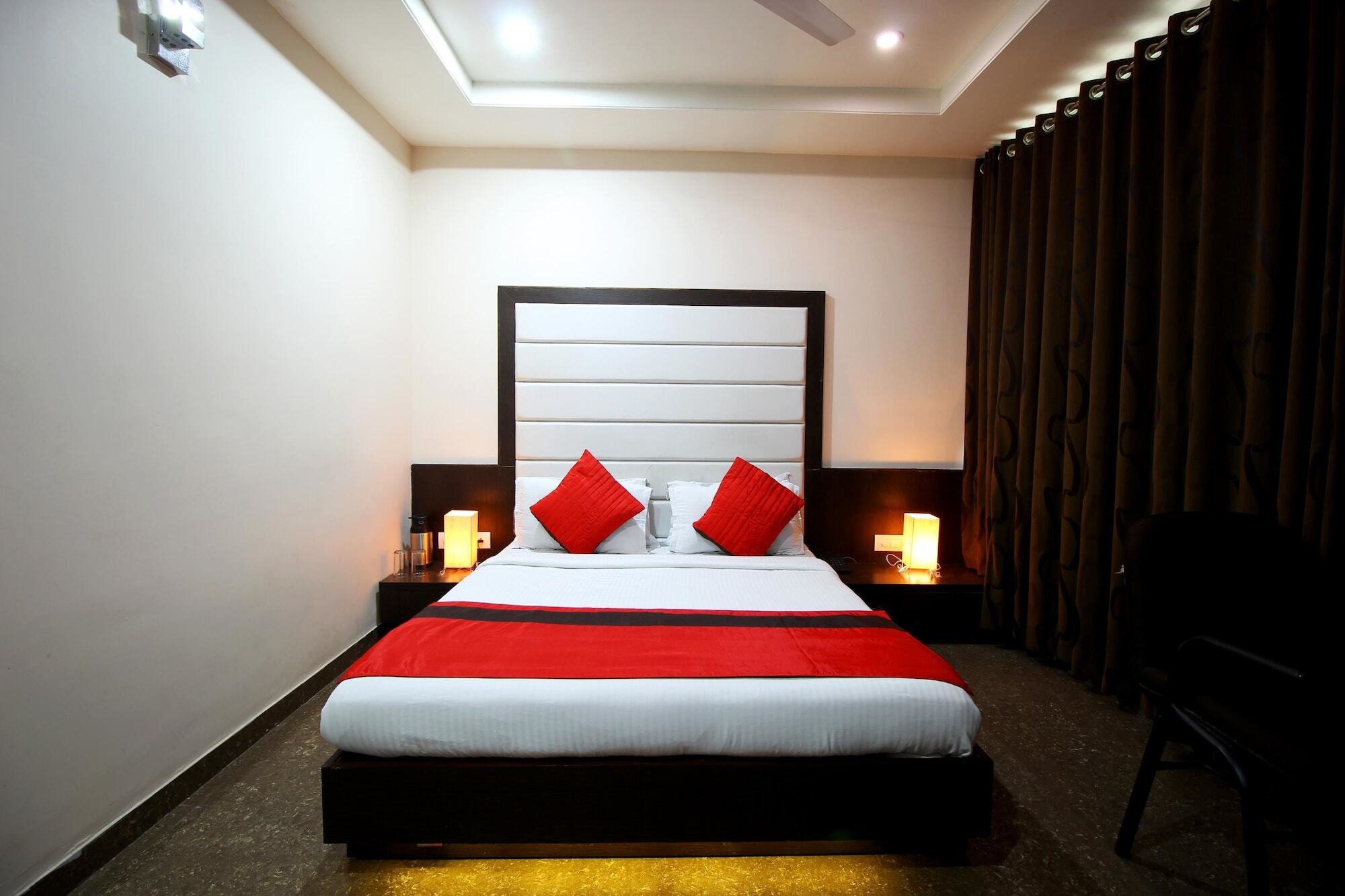 Hotel Fabexpress Silver Plaza 3*