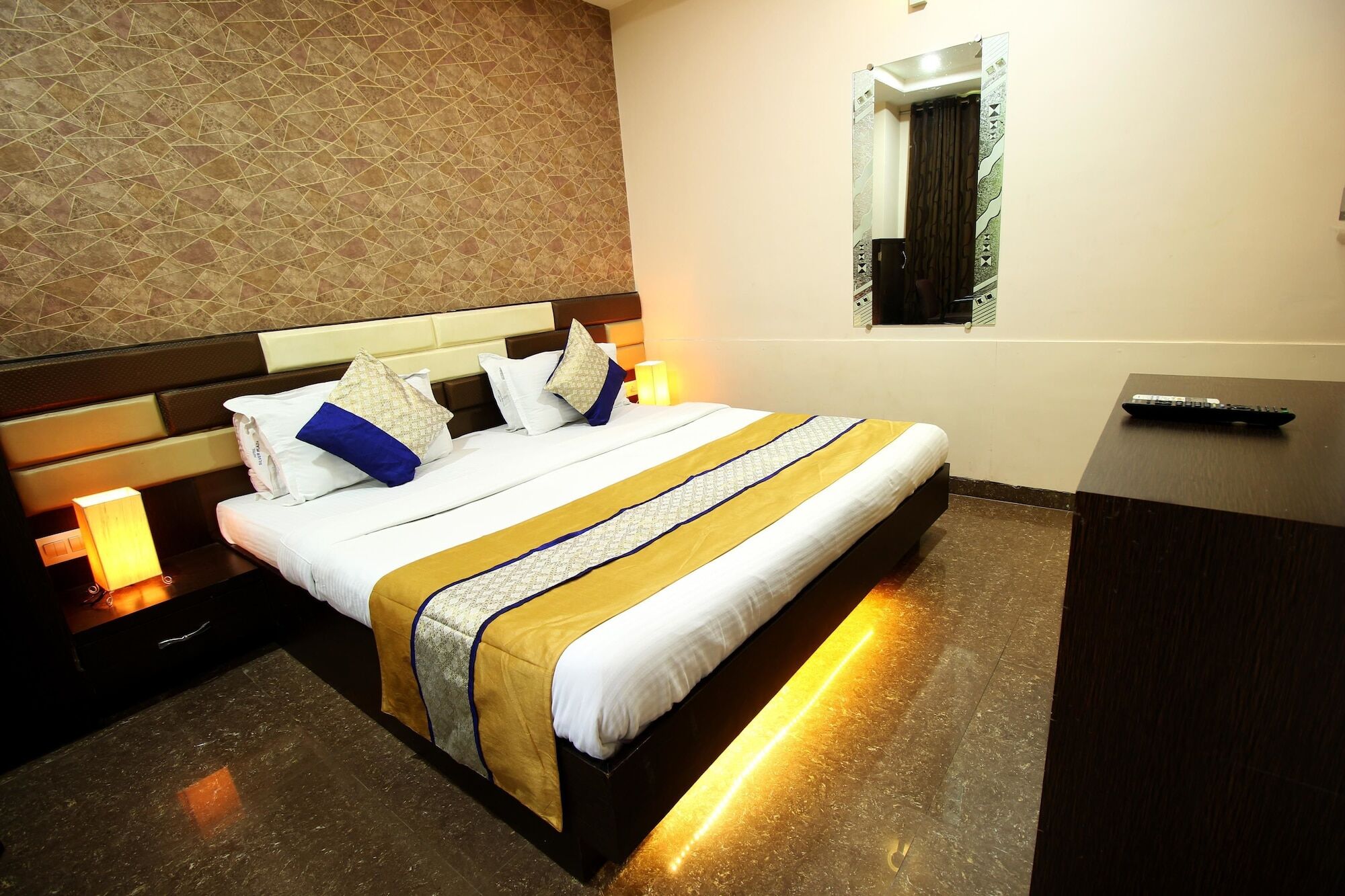 Fabexpress Silver Plaza 3*