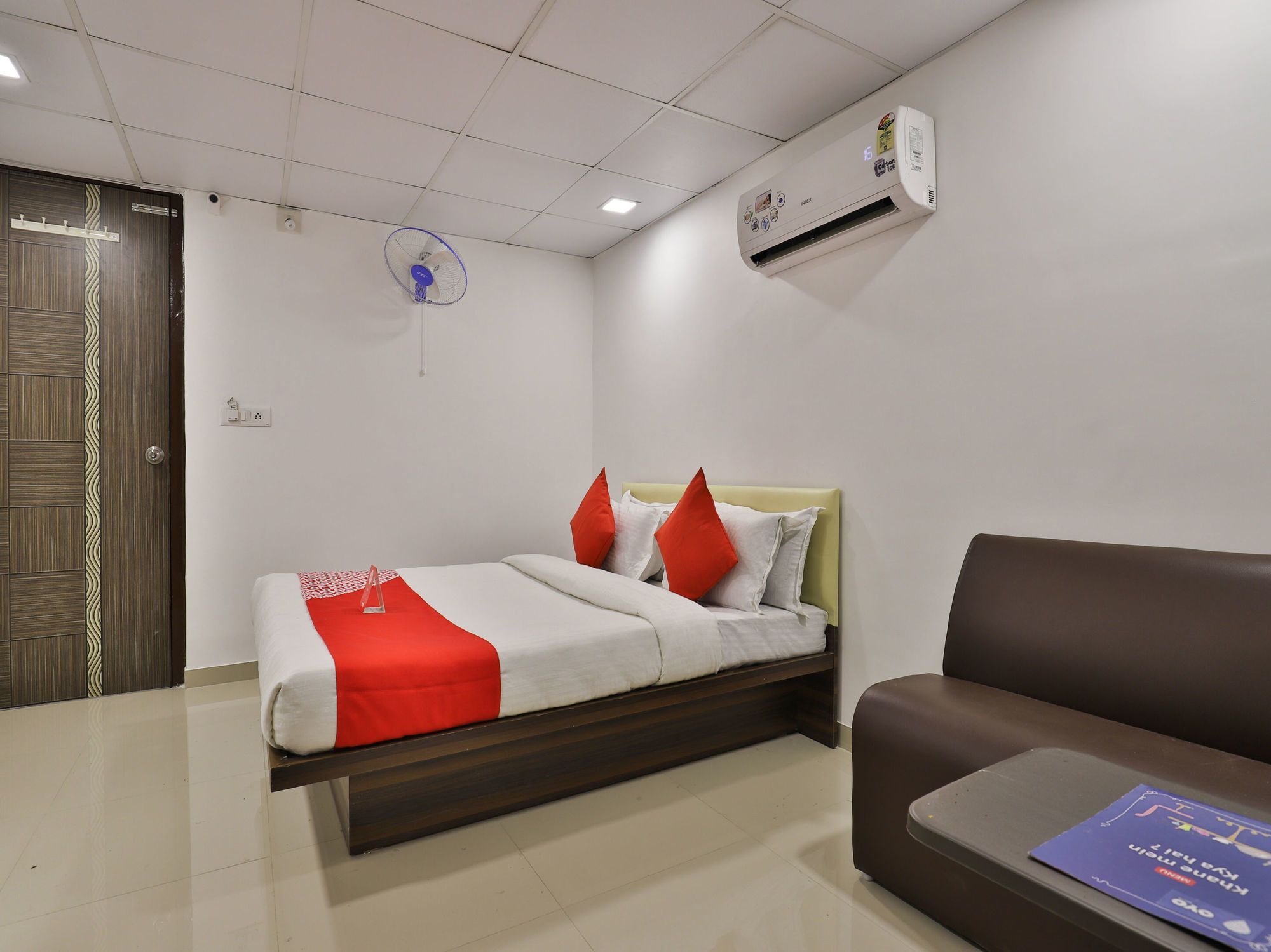 Oyo 12229 Sarvagya Hotel 2*