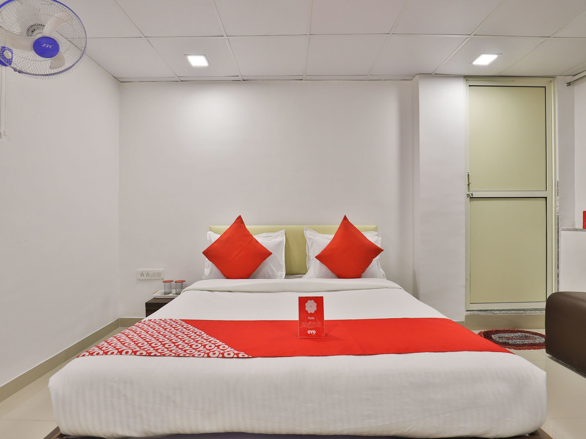 Hotel Oyo 12229 Sarvagya Ahmedabad