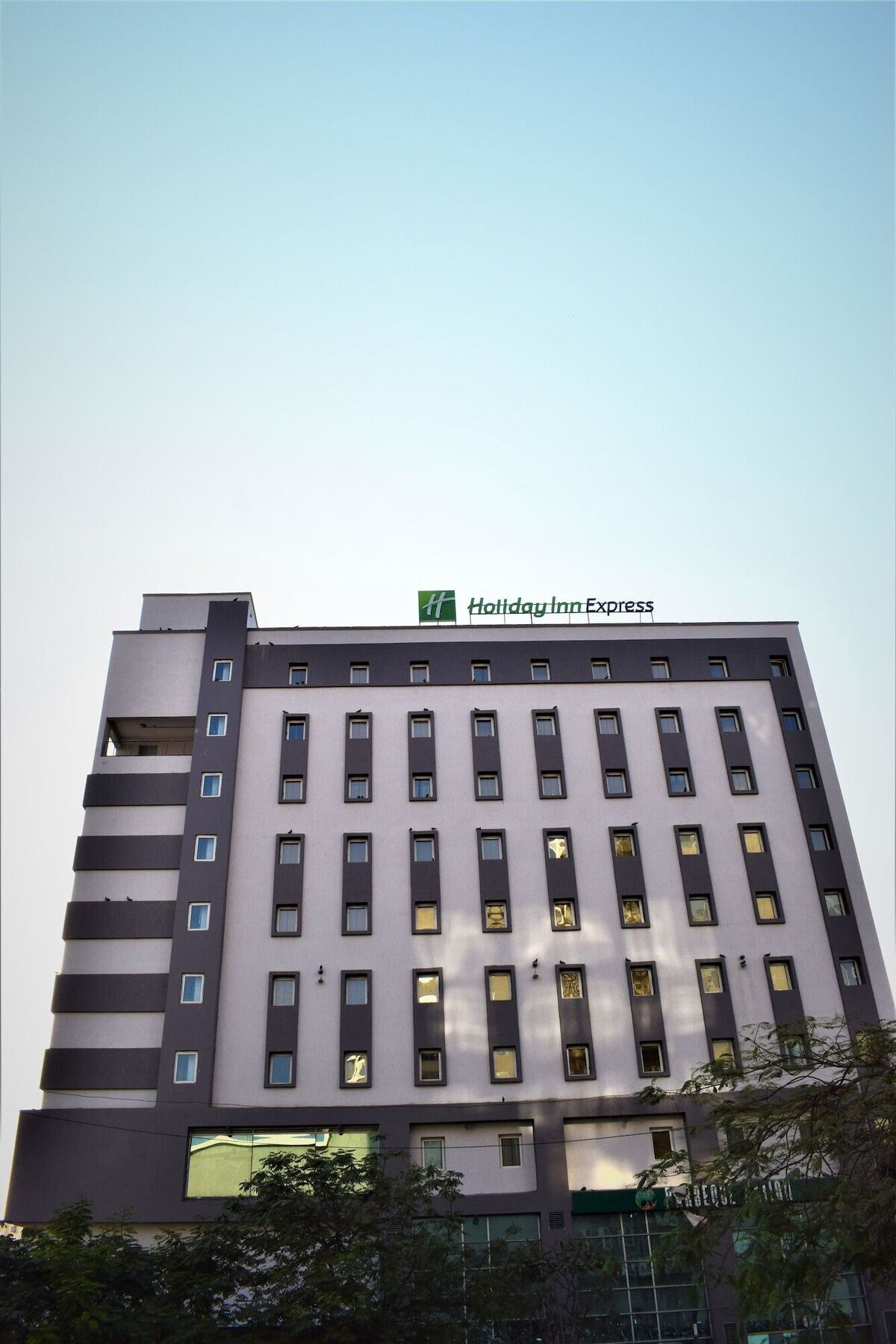 Hotel Express Prahlad Nagar By Ihg 4*