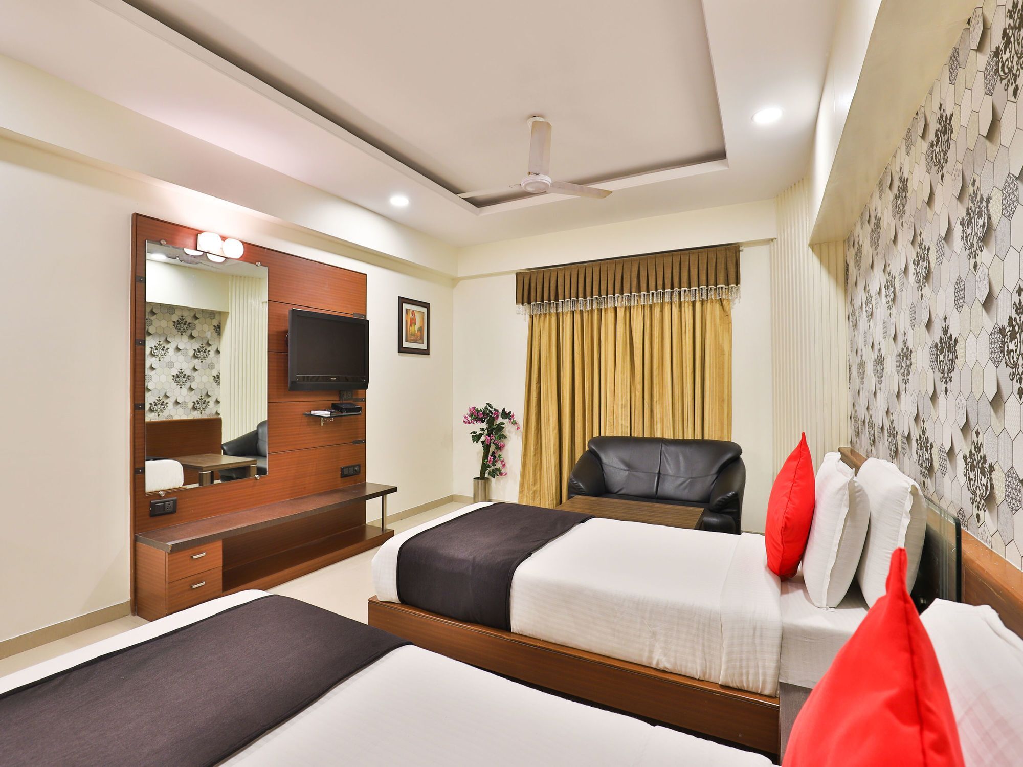 Capital O 15537 Dev Corporate 3* Ahmedabad