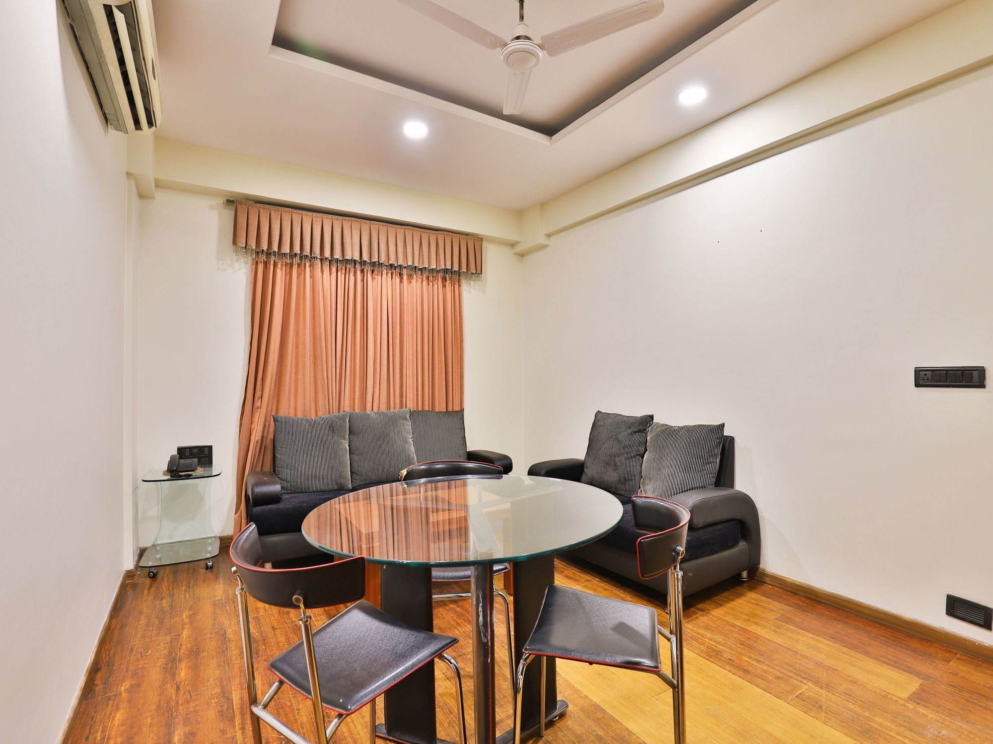 Capital O 15537 Dev Corporate Ahmedabad
