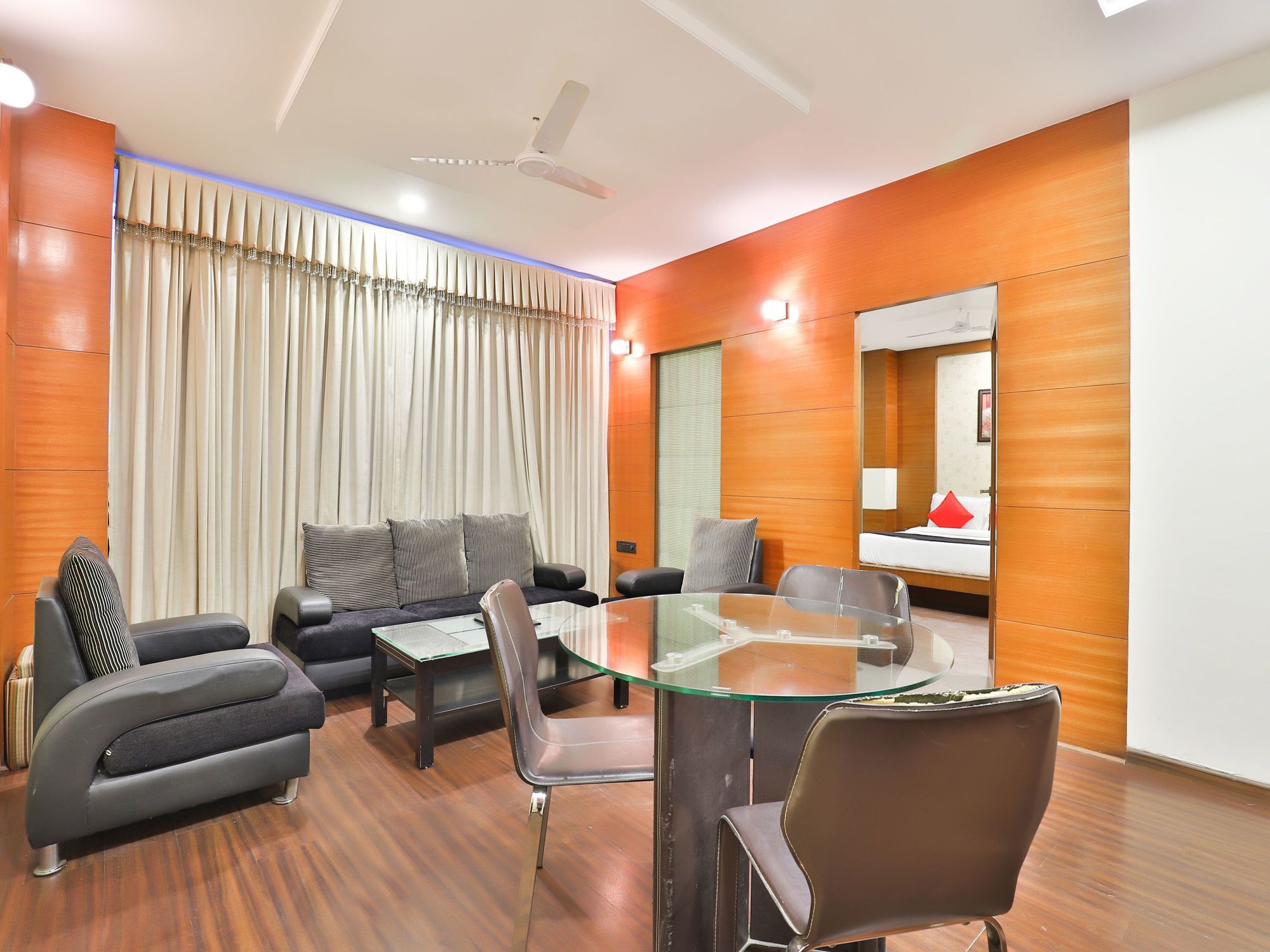 Capital O 15537 Dev Corporate 3*